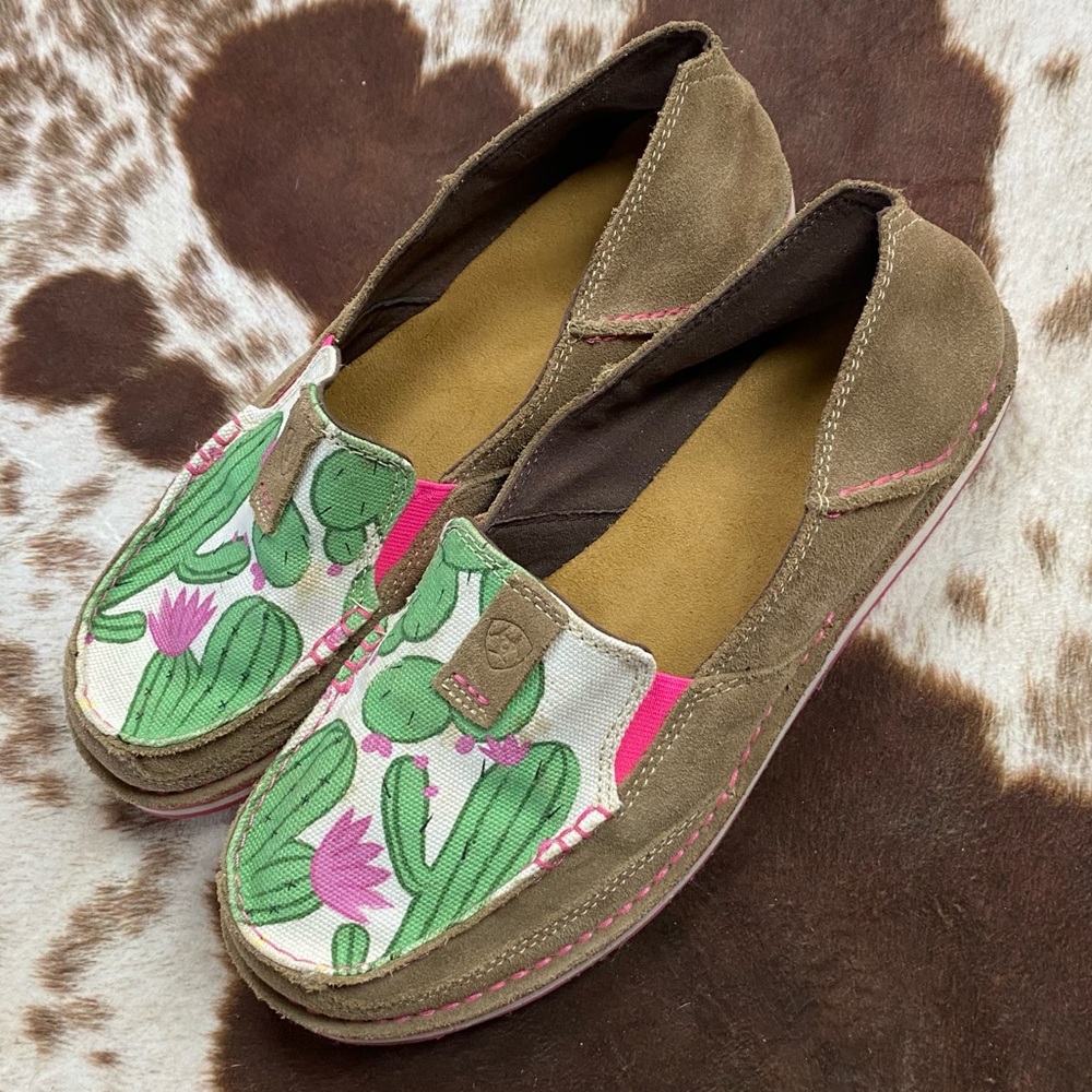 Cactus print ariat cruisers/loafers shoes